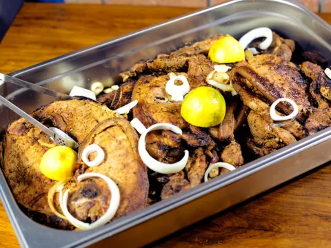 Grilled fish and chicken with lemon in a serving tray