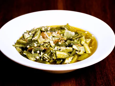 Okra and cabbage in a light sauce
