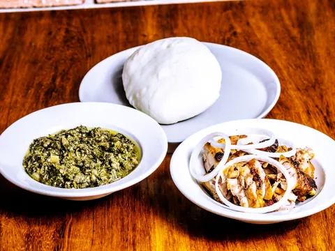 Pap with green vegetables and grilled chicken