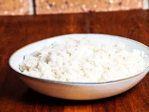 A bowl of white rice